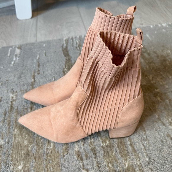 Forever 21 pink suede pointy boots. Size 10 - Picture 3 of 6